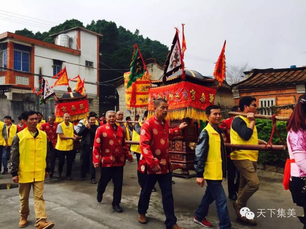 请香火迎春巡，哪个村的新年这么热闹？