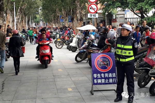 八年风雨坚守，她成为嘉庚路上“最靓丽风景”