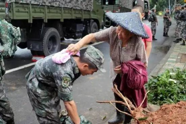 今年最美“凤凰花”，厦门人民感谢你！看完，泪奔…