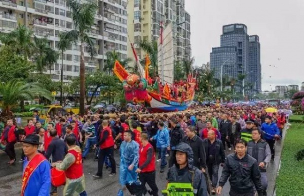 【多图】震撼！国家非遗“送王船”在海沧钟山举行！大雨也浇不灭海沧人的热情！！！