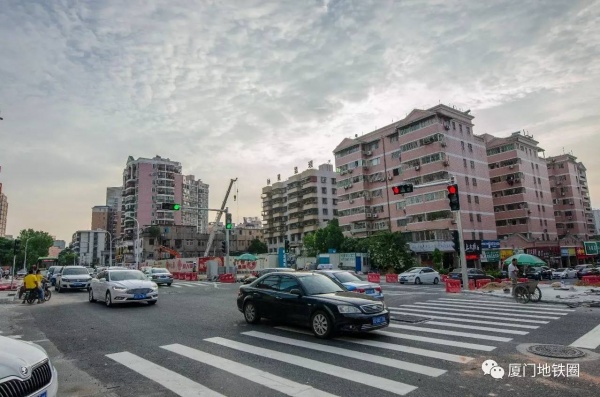 镇海路、中山公园、将军祠，3个地铁站点出入口施工进度