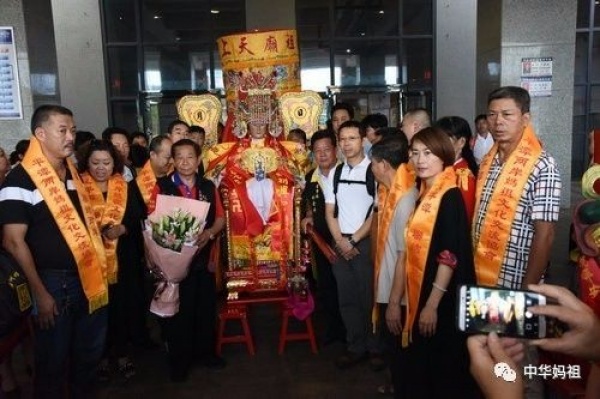 【妈祖】湄洲妈祖巡台回銮安座信众热情迎接