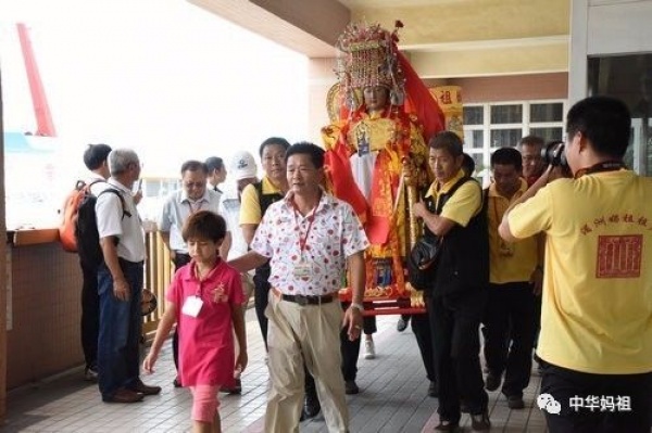 【妈祖】湄洲妈祖巡台回銮安座信众热情迎接