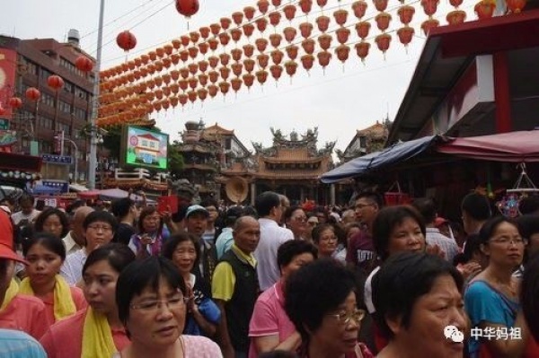 【妈祖】湄洲妈祖巡台回銮安座信众热情迎接