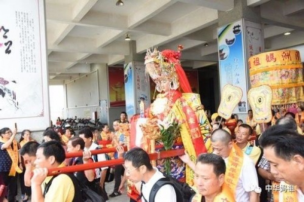 【妈祖】湄洲妈祖巡台回銮安座信众热情迎接