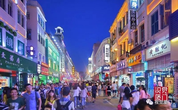 不同时期的厦门中山路夜景，90年代最美，现在效果如金砖