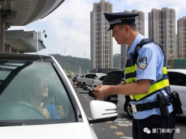 开车进厦门北站一定要注意了！9号起实施！！在出发层接客将被抓拍，记3分罚150元！